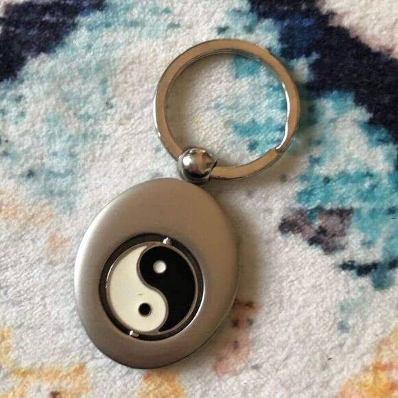 Vintage 90s spinning yin yang keychain fidget spinner y2k whimsigoth - Picture 3 of 5